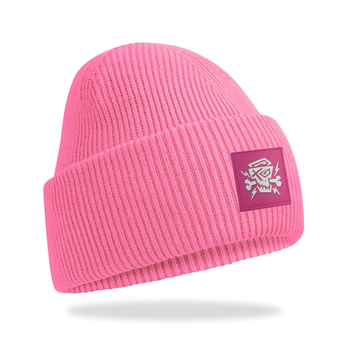 Das PsychoLab Beanie mit Pink Patch – Recycled Edition, in leuchtendem Pink, perfekt für alle, die Nachhaltigkeit und modischen Streetwear-Style schätzen, psychoLab.
