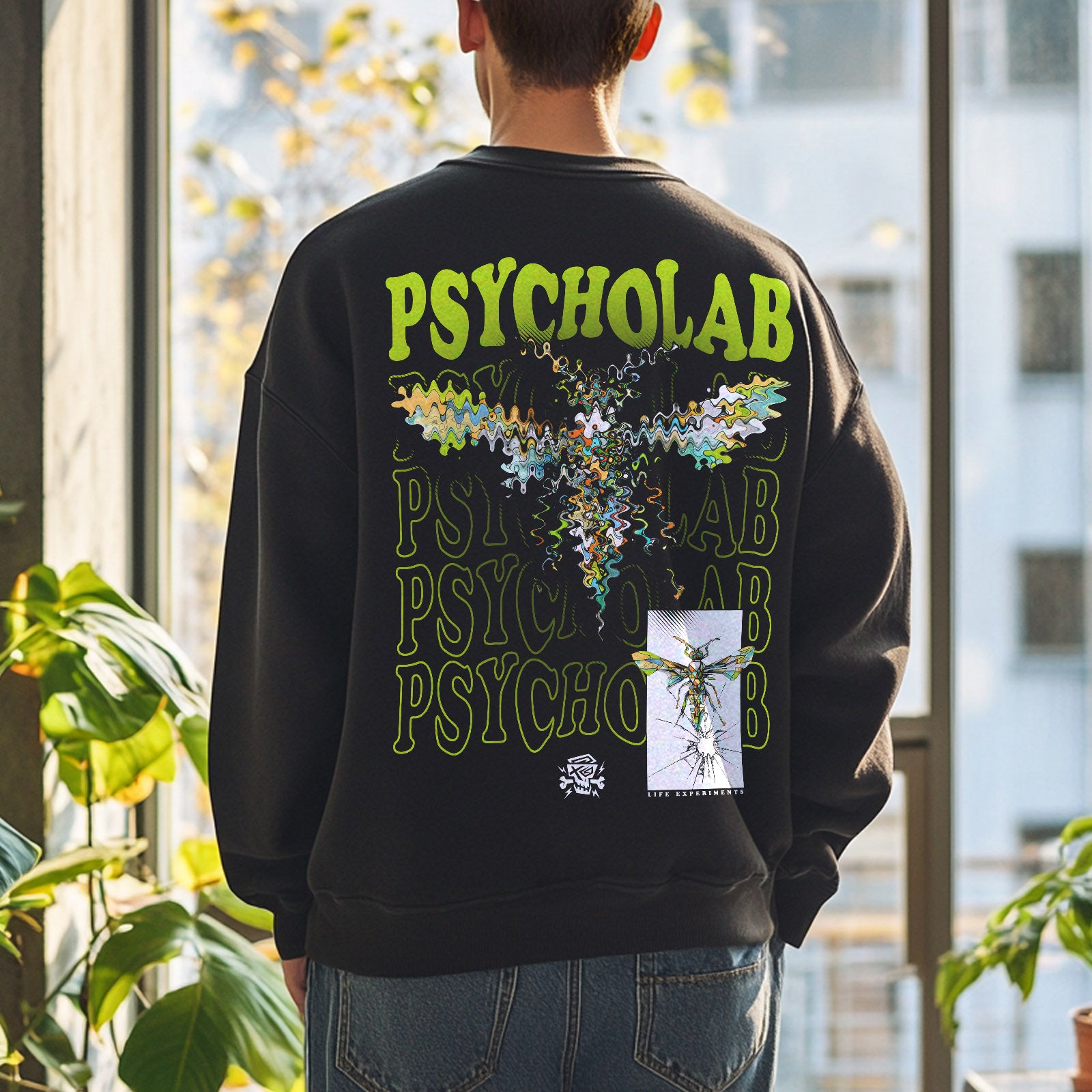 Das Sweatshirt Anamorphic Black von PsychoLab zeigt einen auffälligen, urbanen Druck auf der Rückseite, ideal für Streetwear-Liebhaber.
