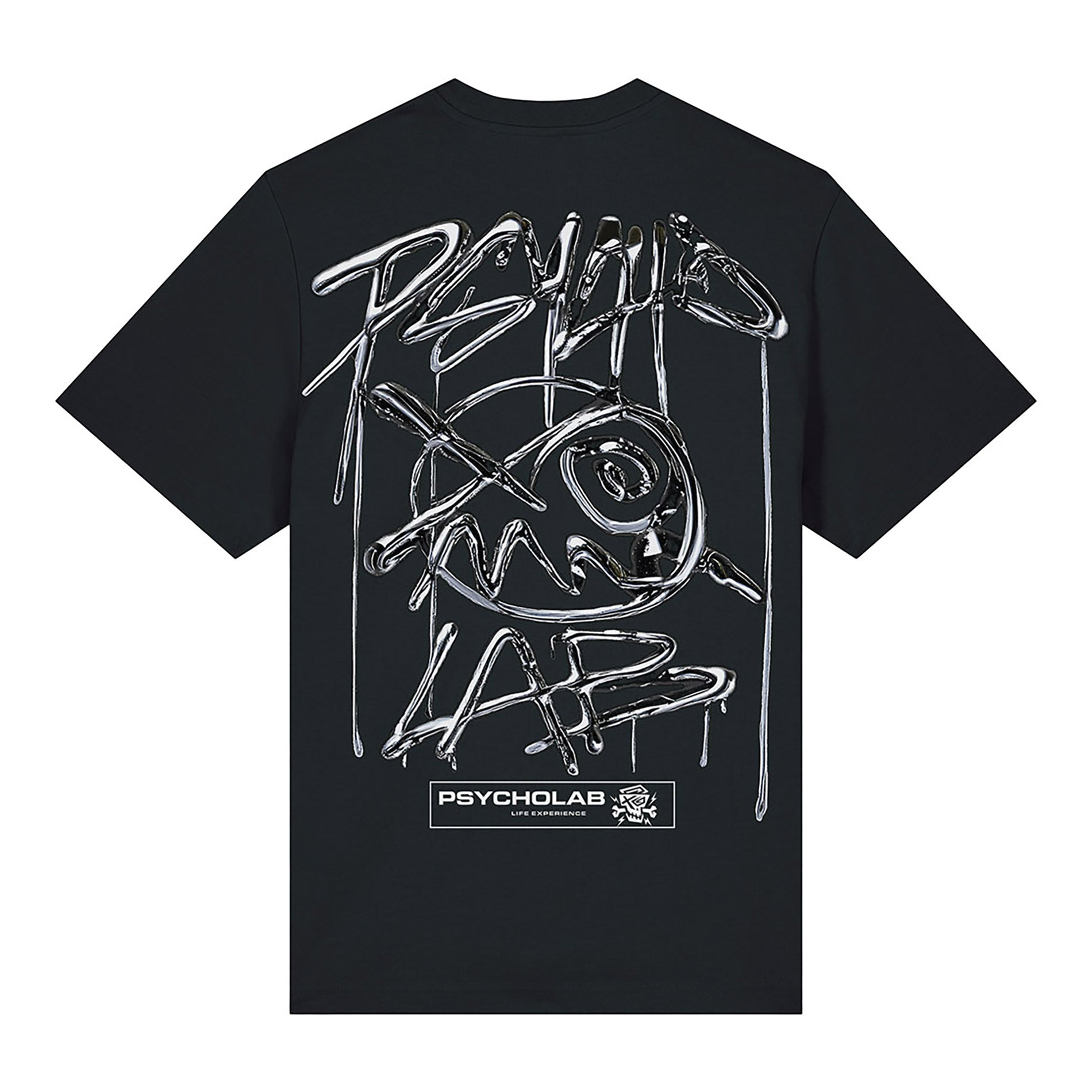 Detaillierte Rückansicht des T-Shirts Chrome Black von PsychoLab, präsentiert das glänzende Graffiti-Motiv für einen coolen Streetstyle, psycholab.