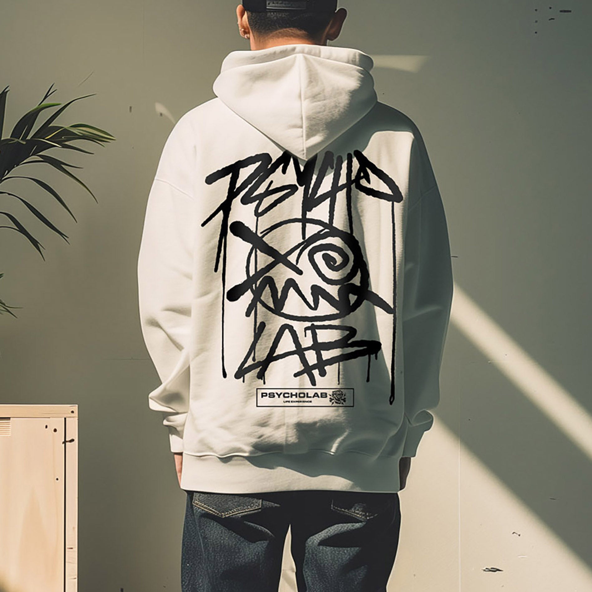 PsychoLab Zip Hoodie Chrome weiß mit Chrome-Design und Schriftzug, getragen