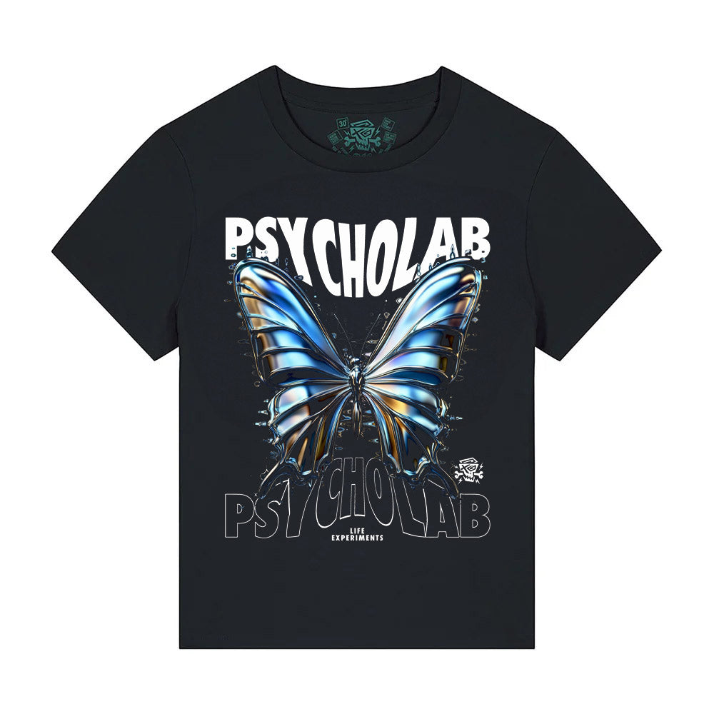 Nahaufnahme des Womens Shirt Mariposa Black von PsychoLab, mit auffälligem Schmetterlingsmuster auf schwarzem Hintergrund.