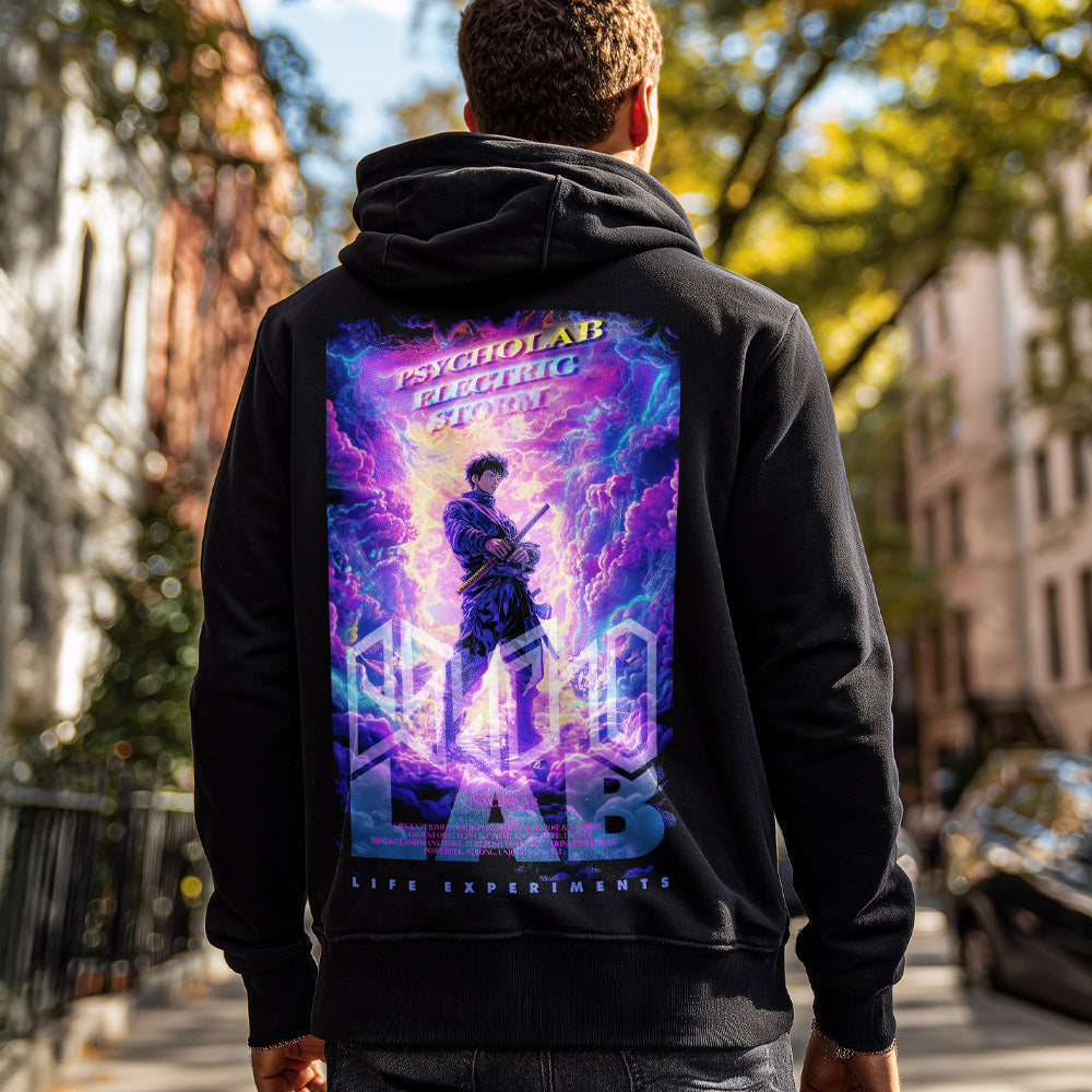 Hoodie Electric Storm Black von PsychoLab mit lebendigem Blitzmotiv auf der Rückseite, perfekt für einen starken Auftritt. psycholab