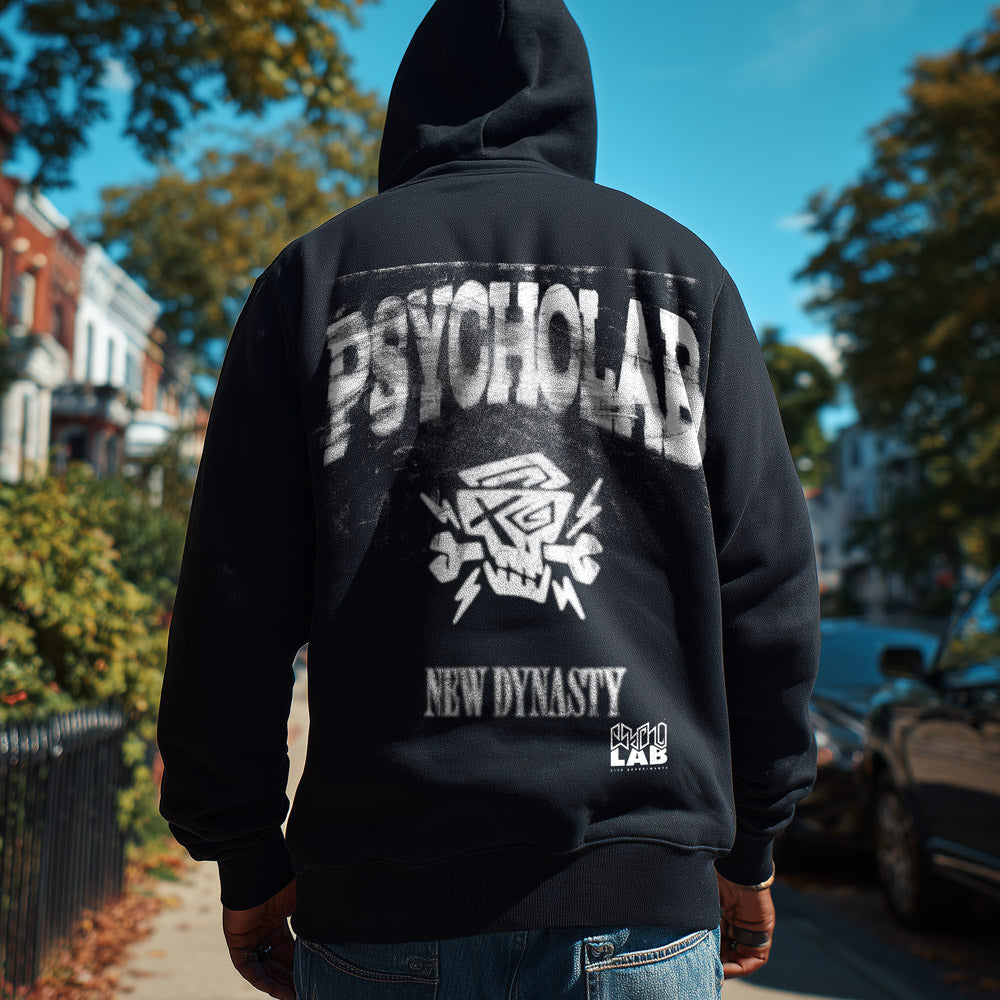 Rückansicht des Hoodie Scratch Black von PsychoLab mit markantem Design und urbanem Look, ideal für alle, die ihre Individualität ausdrücken möchten. psycholab